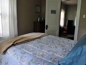 Lazy T Ranch Guest House Манхатън Екстериор снимка
