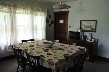 Lazy T Ranch Guest House Манхатън Екстериор снимка